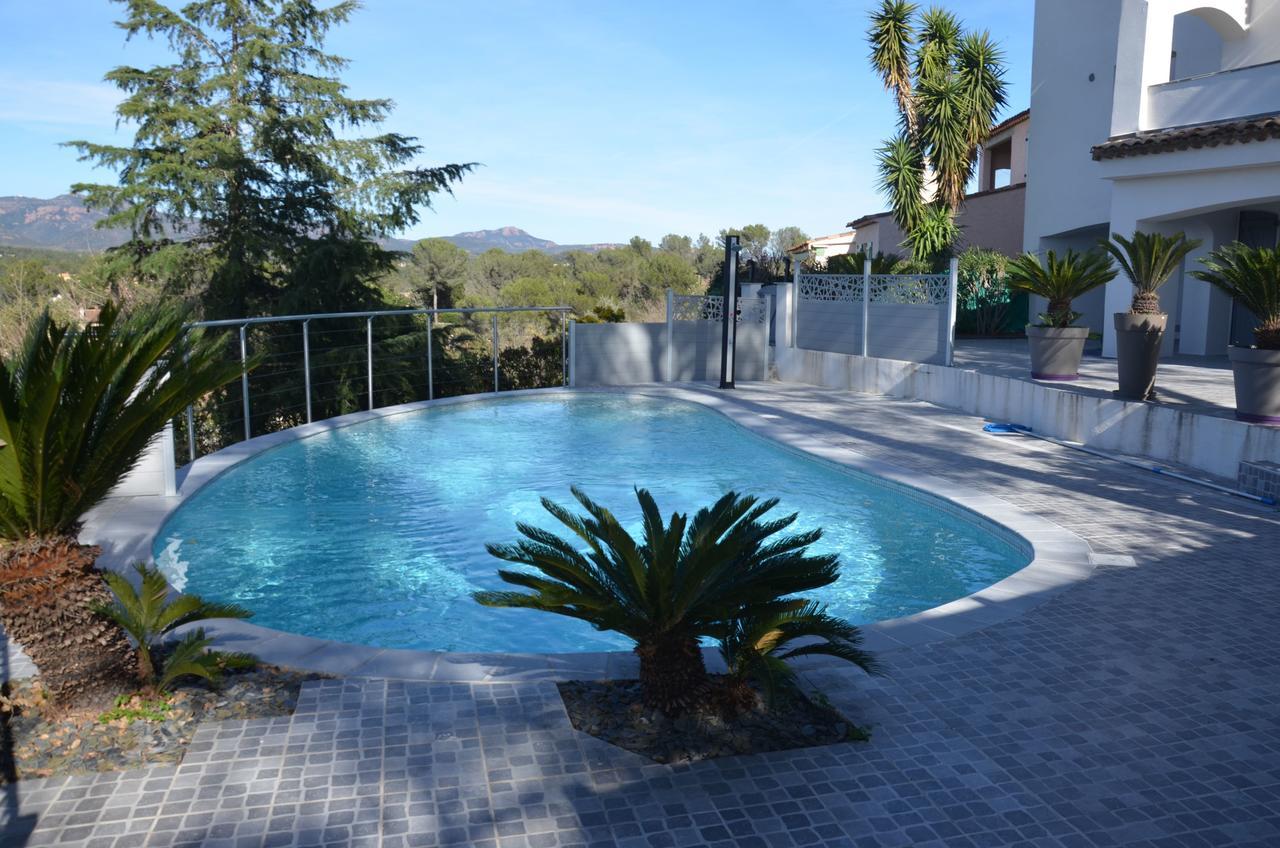 Belle Maison Avec Piscine Dans Les Hauteurs A Saint Raphael Exterior photo
